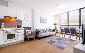 Charming Flat With City View In Atasehir